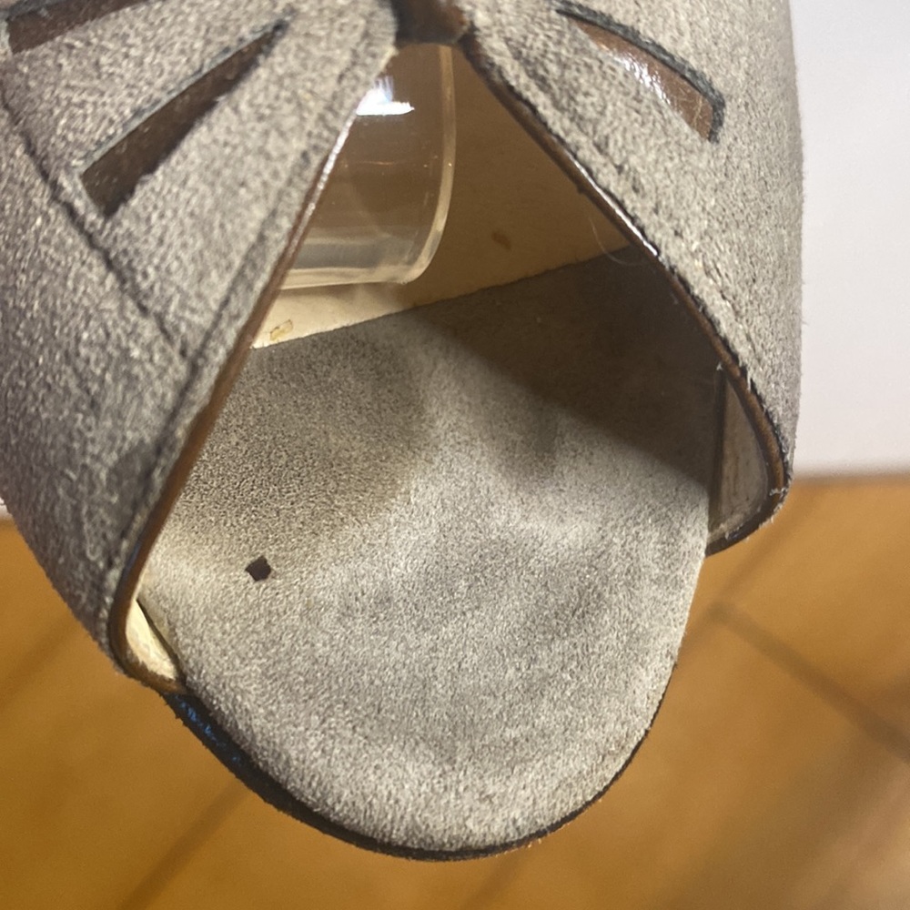 3 For $18 or 2 for $15 Vintage Salvatore Ferragamo gray suede slingback heels - Picture 8 of 9